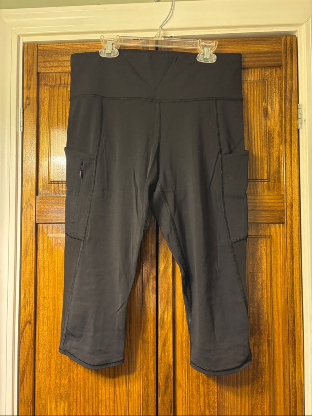 Athleta Black Capri Leggings with Side Pocket
